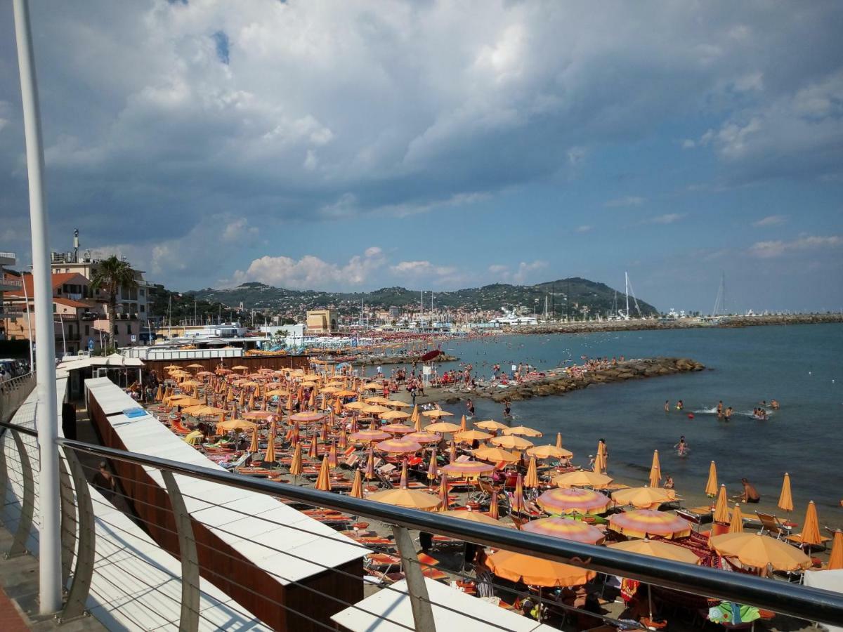Apartamento Isola Di Man Imperia Exterior foto